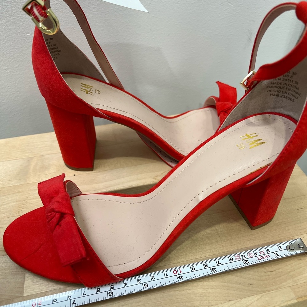 HM pretty red shoe with bow size 39/8